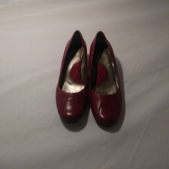 Kenneth Cole Reaction Red pumps - Picture 1 of 11